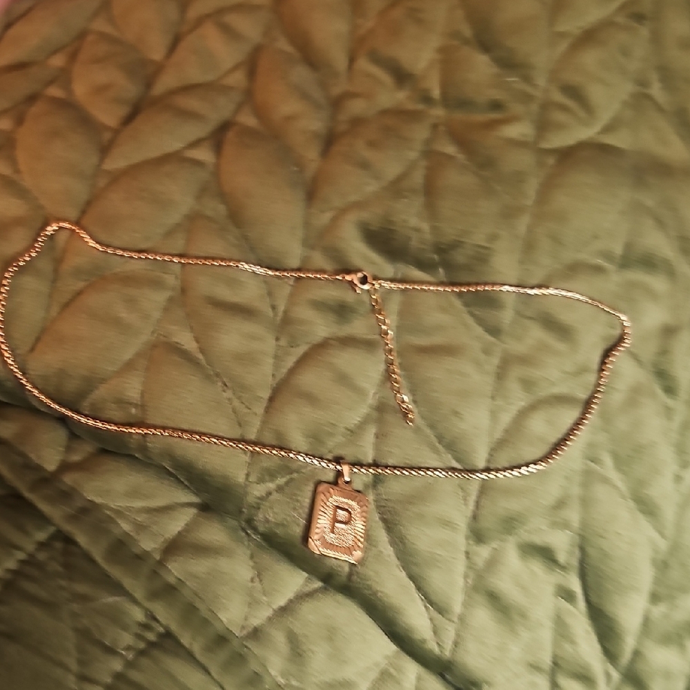 Gold Pendant Necklace